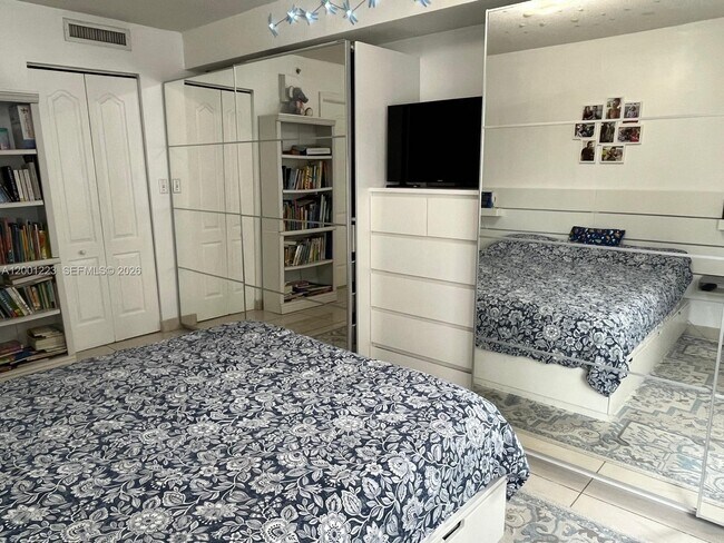 Building Photo - 280 SW 20th Rd