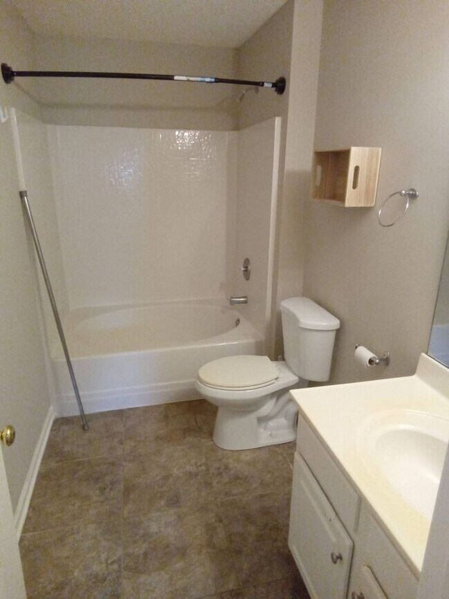 Building Photo - Great Home Close To Historical Downtown Matthews!