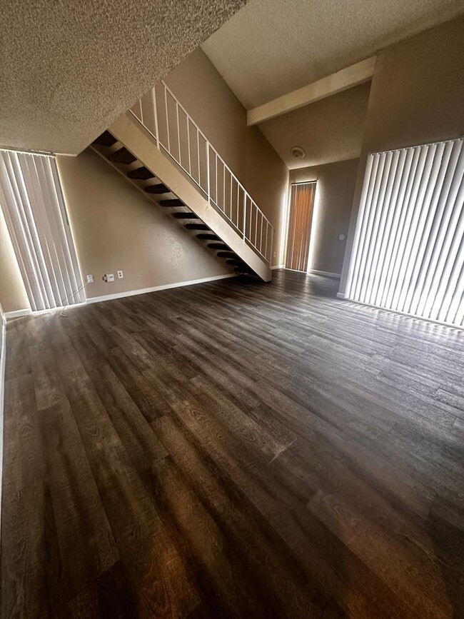 Building Photo - 5001 Belle Ter