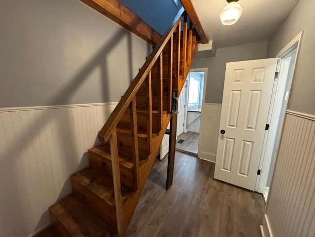 Building Photo - Fountain Square 3 Bed 2 Bath with fenced in backyard