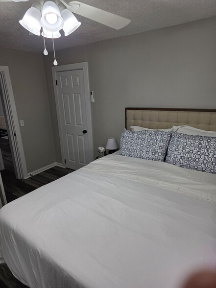 Building Photo - 128 Forest St