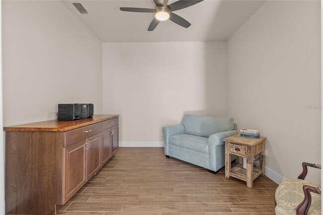 Building Photo - 1937 Scarlett Ave