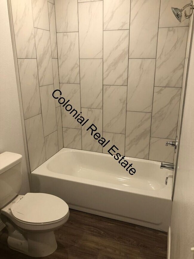 Building Photo - Modern 2 bedroom 2 bathroom apartment with...