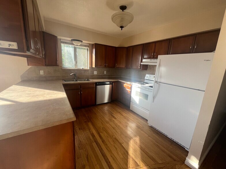 Kitchen - 245 Cherry Hill Dr