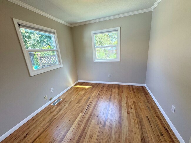 Building Photo - Gardener's Delight 4 Bed, 2.5 Bath House w...