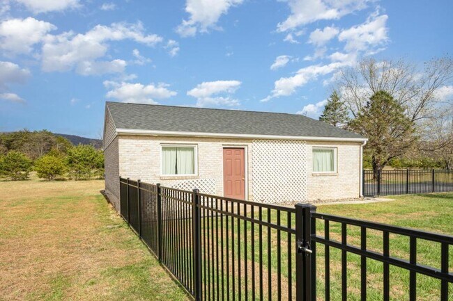 Building Photo - 411 Wagner Dr