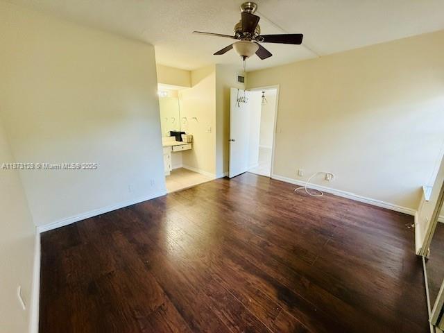 Building Photo - 10173 Twin Lakes Dr
