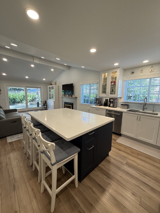 Building Photo - Stunning Fully Remodeled 4-Bedroom 2 Bathroom Home with Designer Kitchen & Spacious Open Layout i...