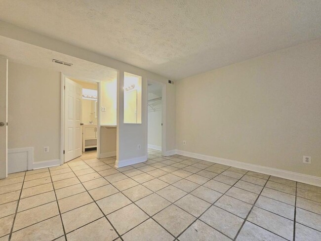 Building Photo - 8386 Brockham Dr