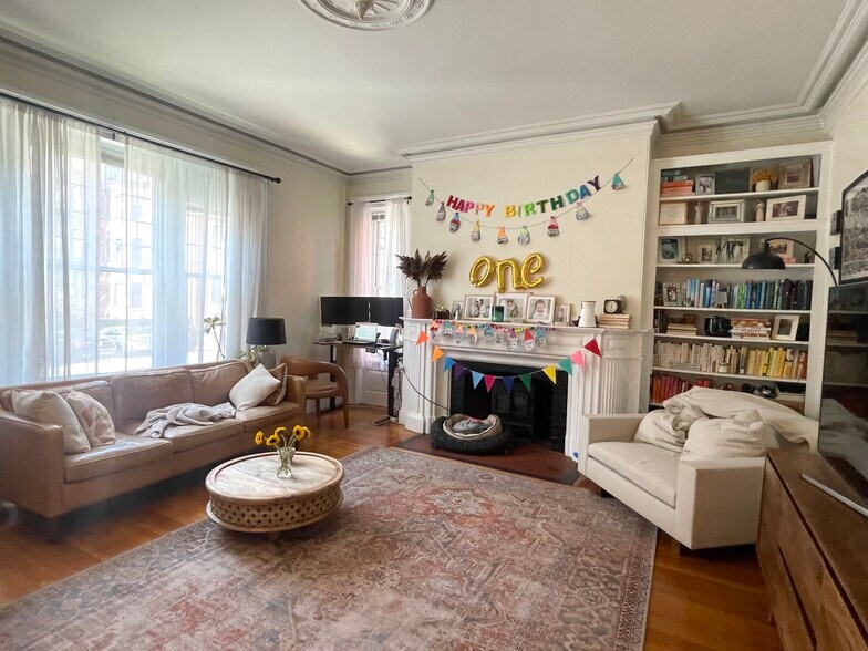 Building Photo - 12 Fairfield St