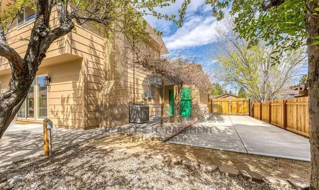 Building Photo - 4 Bedroom in Reno!!!  Great Location!