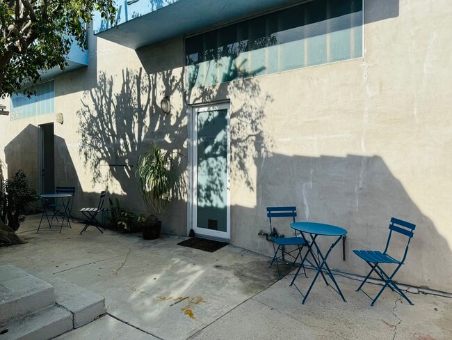 Building Photo - 6415 Willoughby Ave