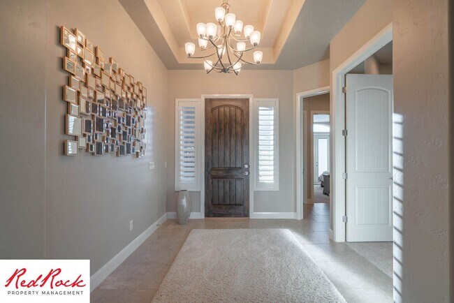 Building Photo - Stunning 2 Bedroom Fully Furnished Home. Community Pool & Mini Golf!