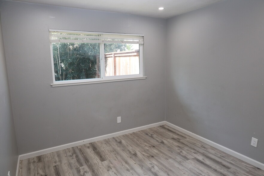 Building Photo - 1708 6th St