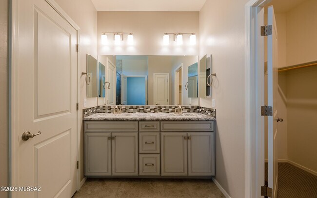 Building Photo - 10324 S Barlow Way