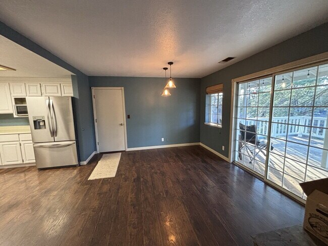 Building Photo - 3 bedroom home on community pond - great fishing!