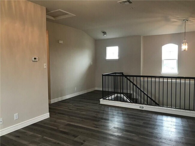 Building Photo - 724 Gabriel Mills Dr