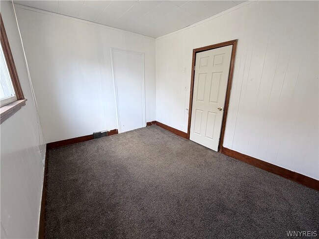 Building Photo - 901 South Park Ave