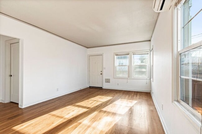 Building Photo - 931 NE Alberta St