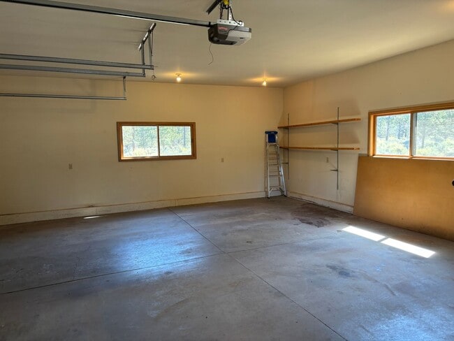 Building Photo - Spacious 3-Bedroom Home on 12 Private Acres between Bend and Sisters!