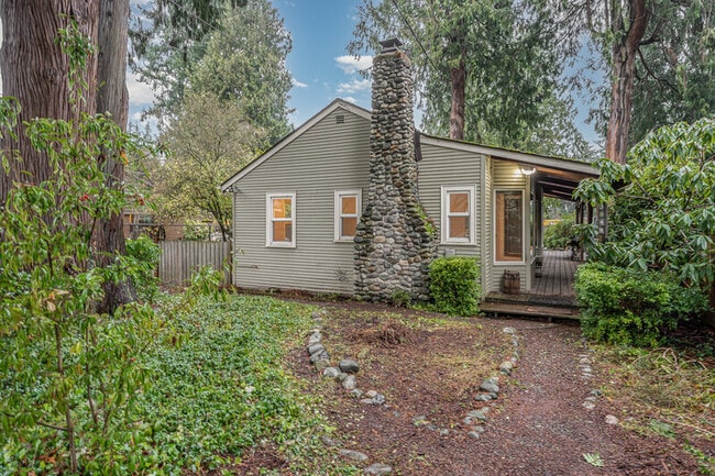 Building Photo - 3844 NE 87th St