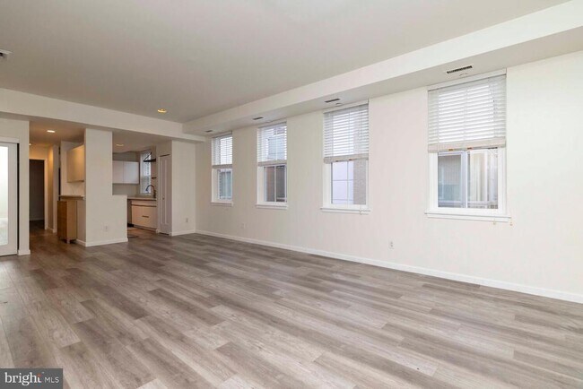 Building Photo - 102 Church St