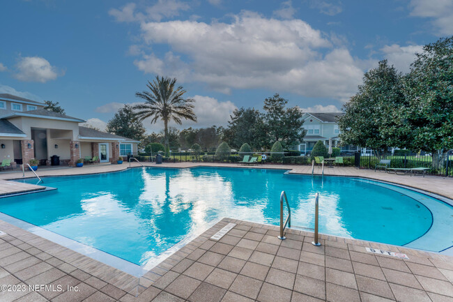 Building Photo - 6867 Roundleaf Dr