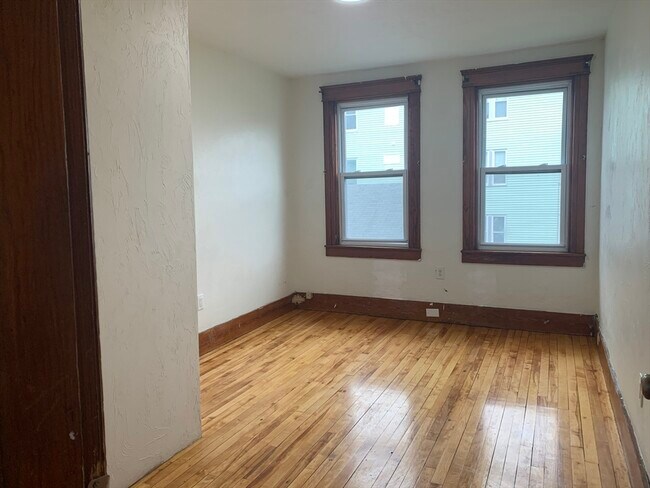 Building Photo - 27 Granby Rd