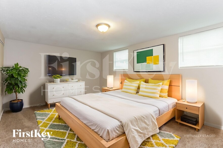 Building Photo - 917 Montclair Dr