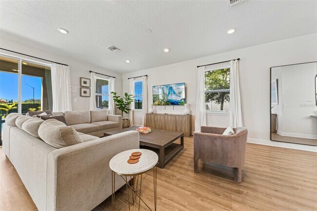 Building Photo - 284 Southfield St