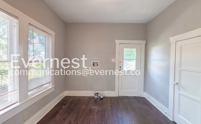 Building Photo - 1007 Archer St