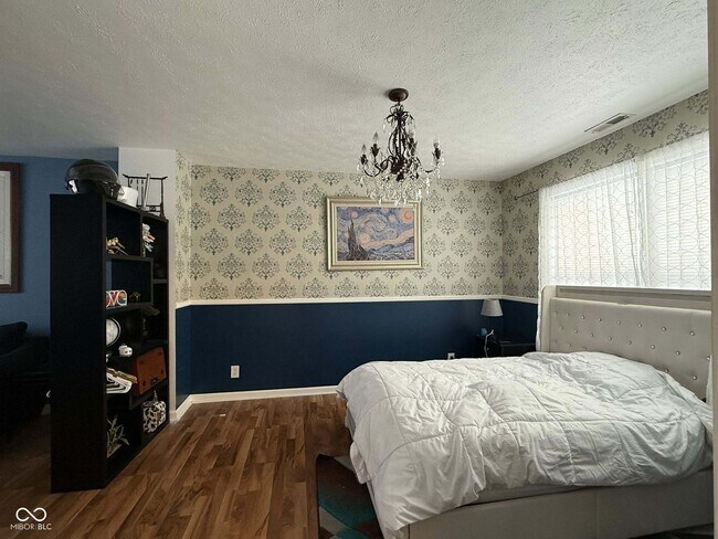 Building Photo - 8607 Longspur Ct