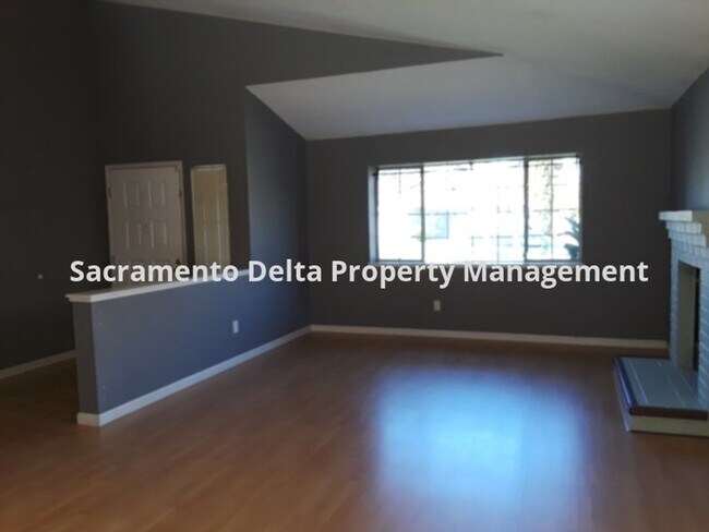 Building Photo - Wonderful 3 bedroom/2 bath home