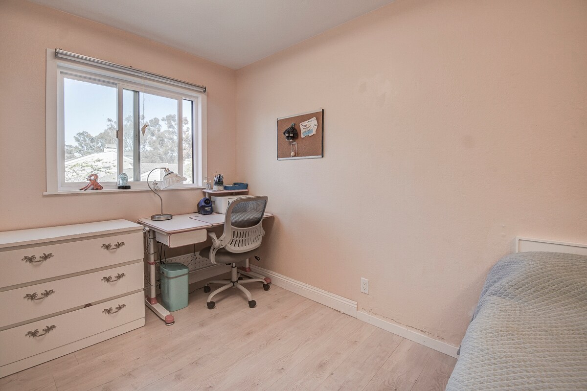 Building Photo - 11 Seamist Ct