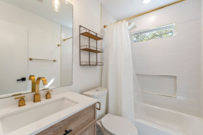 Building Photo - Beautifully Renovated East Austin Home with Large Fenced Yard