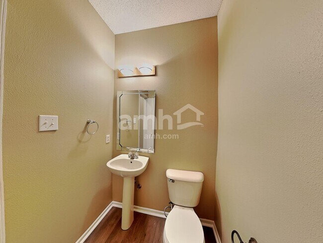 Building Photo - 10709 McClain Dr