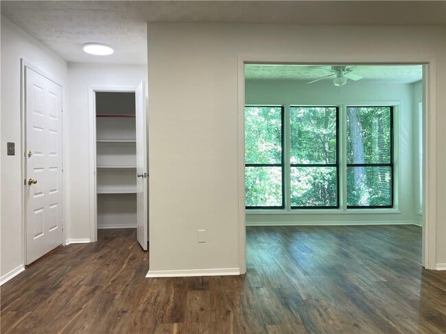 Building Photo - 1006 Dunbar Dr