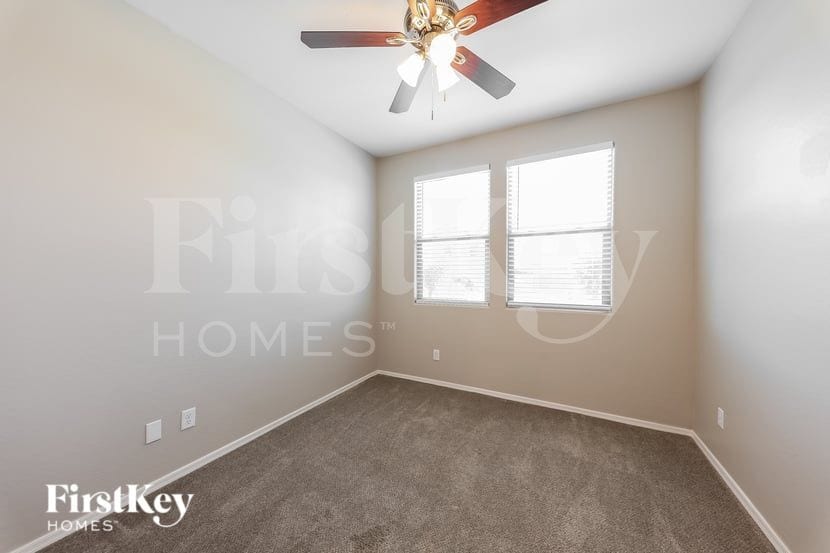 Building Photo - 18530 W Robin Ln