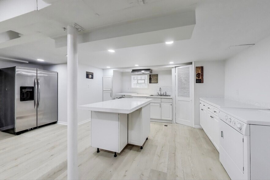 Building Photo - 4118 Prairie Ave