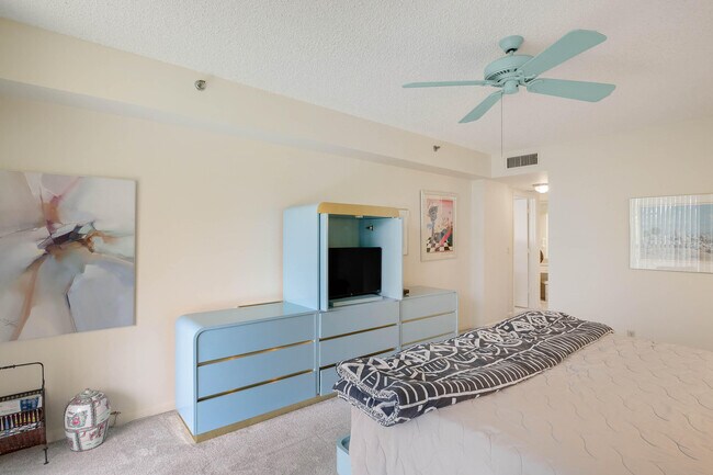 Building Photo - 5279 Fountains Dr S