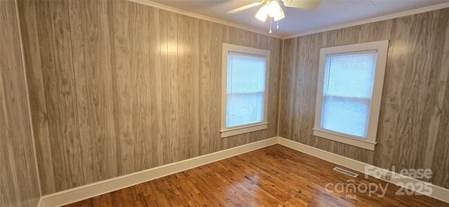 Building Photo - 206 Willow St SW