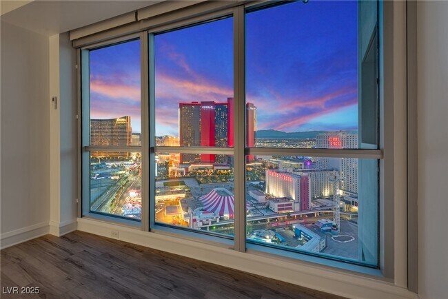 Building Photo - 2700 S Las Vegas Blvd