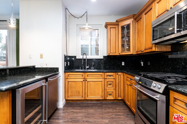 Building Photo - 117 N Gale Dr