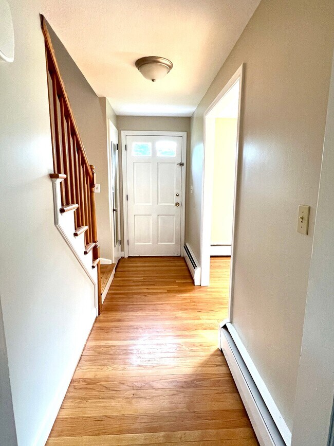 Building Photo - 13 Meadowbrook Ln