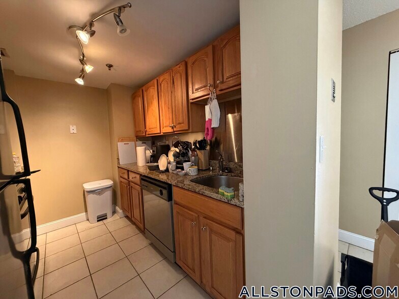 Building Photo - 15 N Beacon St