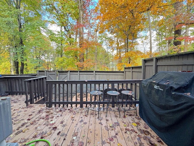 Building Photo - Charming Reston Townhome in a Prime Location