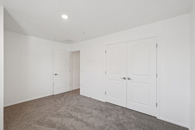 Building Photo - 12570 N Cotton Ln