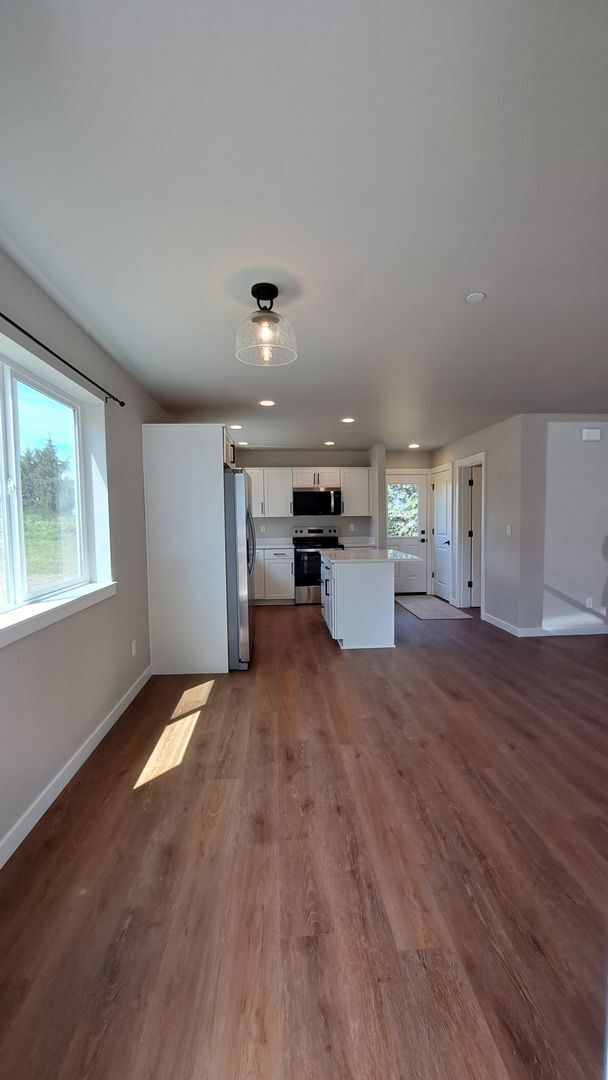 Building Photo - 3111 E Camellia Way