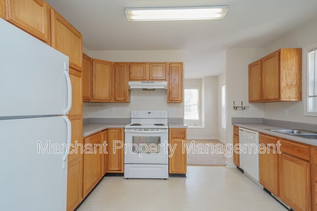 Building Photo - 335 Woodlark St