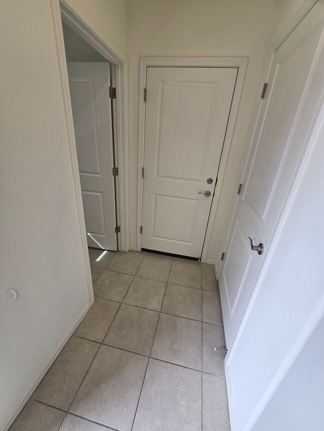 Building Photo - Freshly updated 3 bedroom/ 2 bath Home